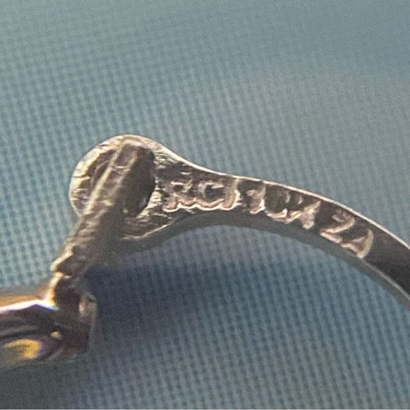 10k White Gold Heart Shaped Hoop Earrings NWOT - Picture 3 of 3